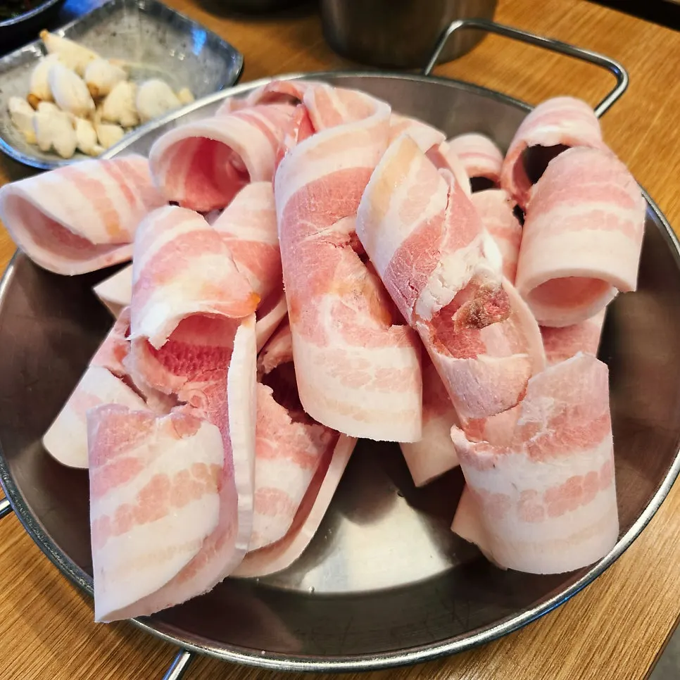 A plate of flower pork belly served at 3mm thickness
