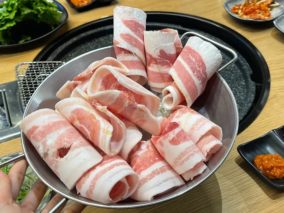 소금·후추로 간해 먹은 대패삼겹살