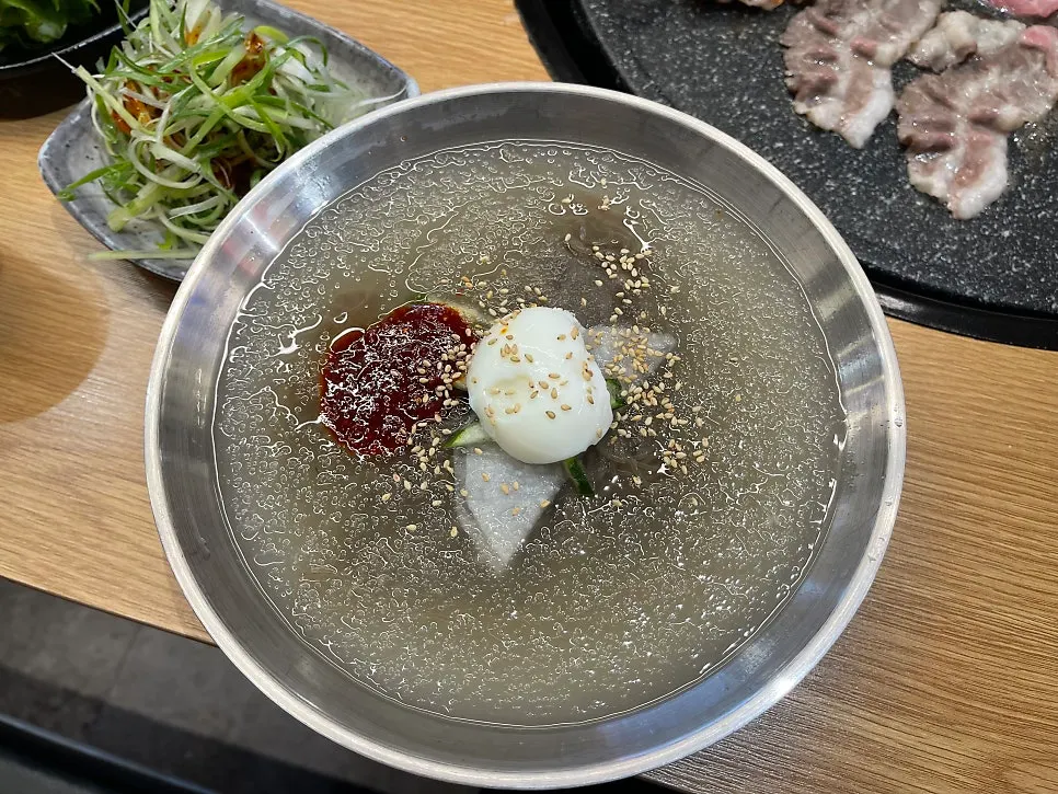 고기와 함께 주문한 물냉면