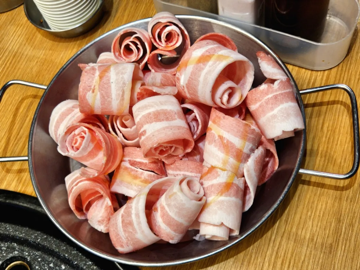 Pork belly table spread at Daepae Market Gangnam Nonhyeon Branch near Nonhyeon Station
