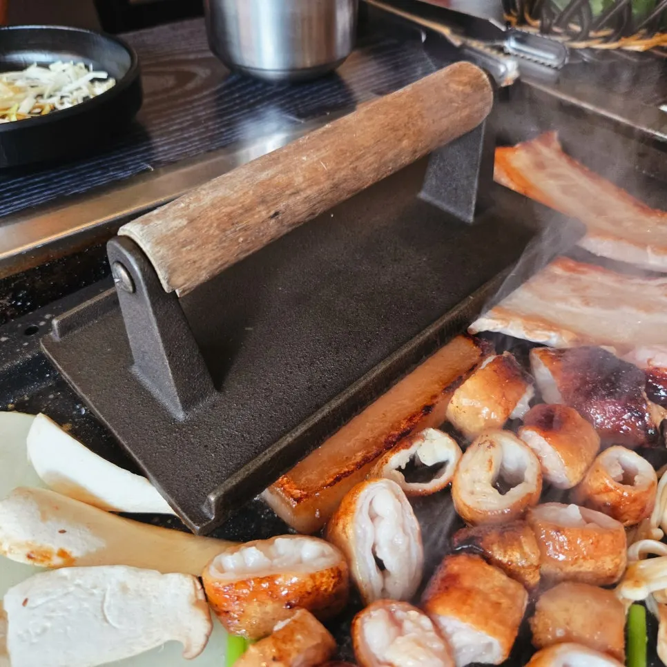Pork skin served with a pressing tool