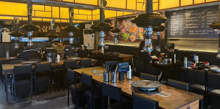 Interior view of the Nonhyeon Station Yuksam Maeul restaurant