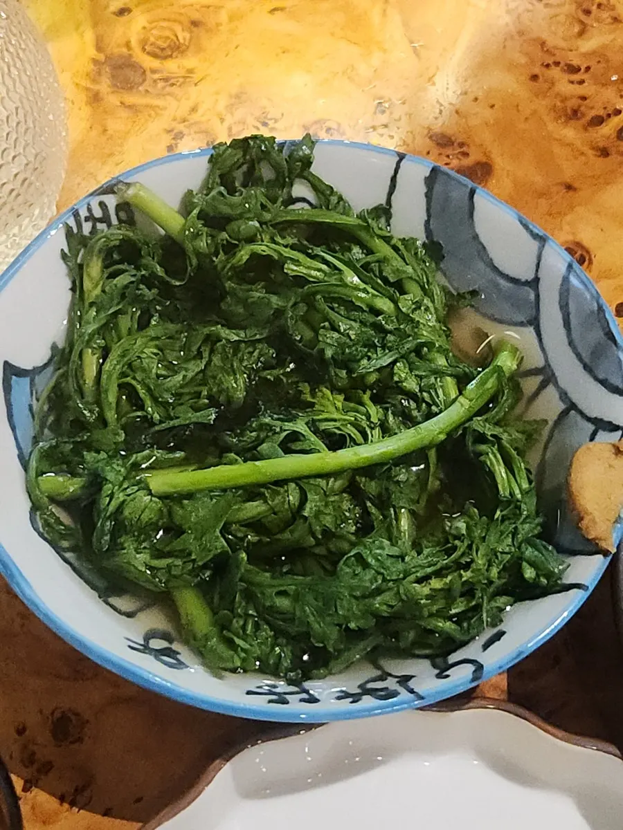 Ssukgat floating in oden broth