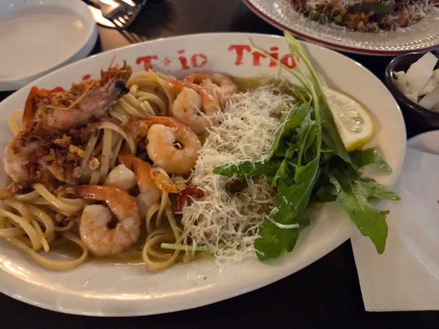Plump shrimp picked up together with the noodles