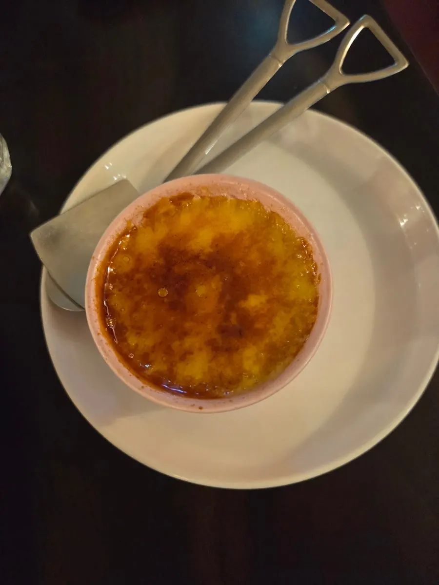 Sign about upgrading to the crème brûlée set for ₩1,000