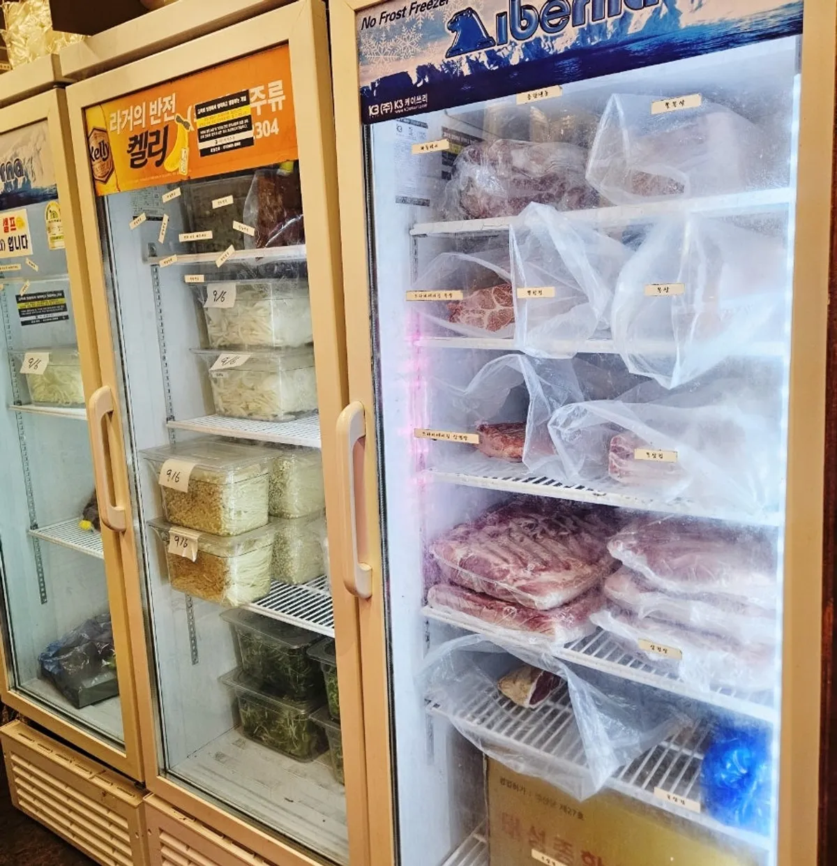Aging refrigerator, meat slicer, and sliced pork belly