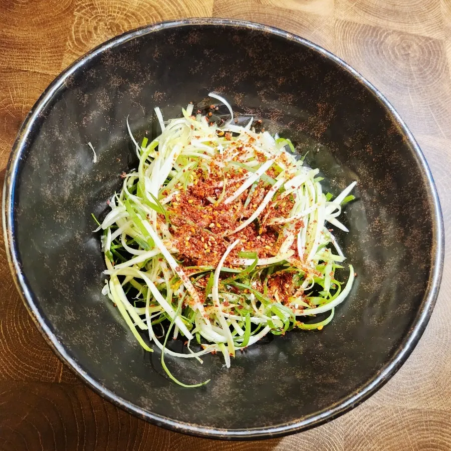 Seasoned shredded green onions served with pork barbecue