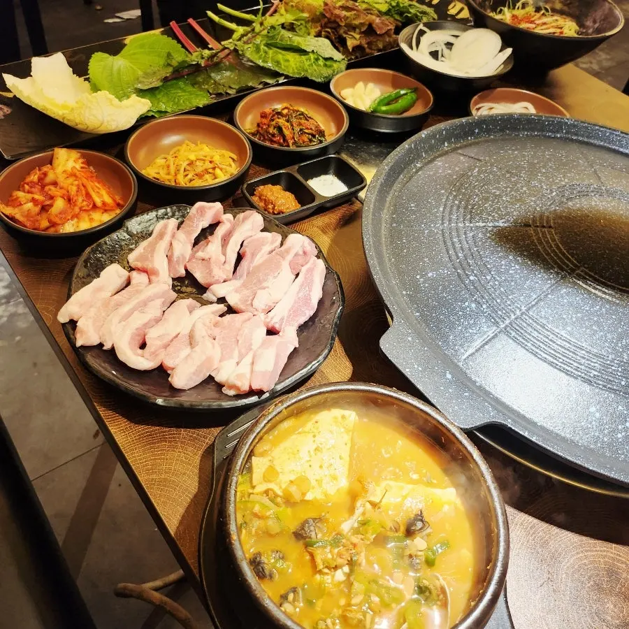 Gabrisal and premium hangjeongsal meat spread