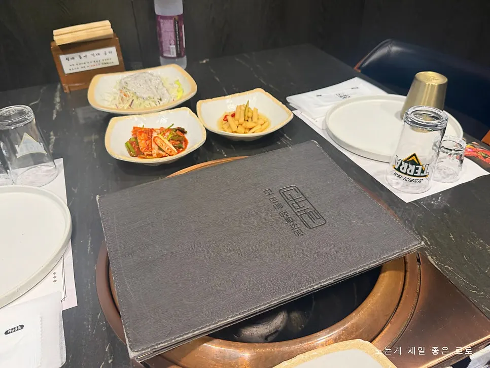 2인룸 내부 테이블