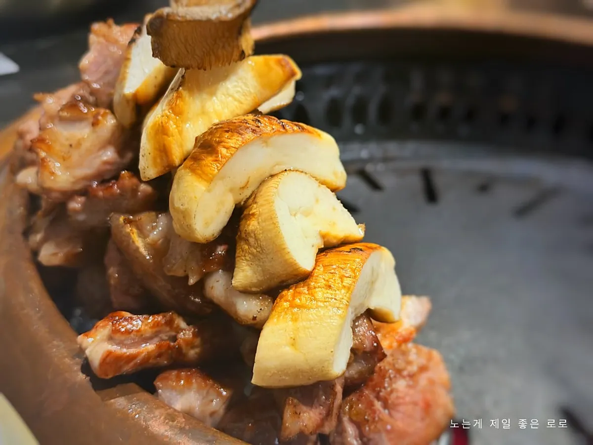 제주흑돼지 상차림과 반찬 구성