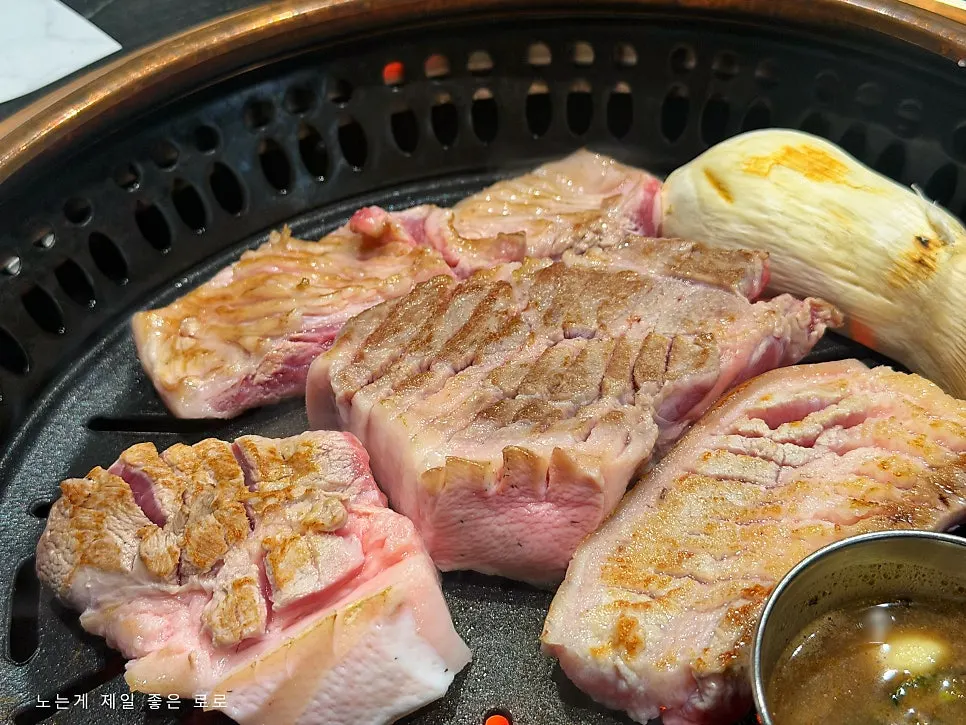 오겹살 목살 가브리살 부위별 생고기 접시