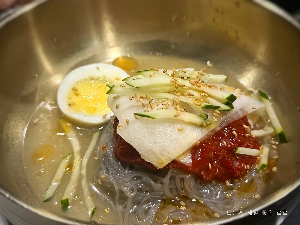 후식으로 주문한 비빔냉면