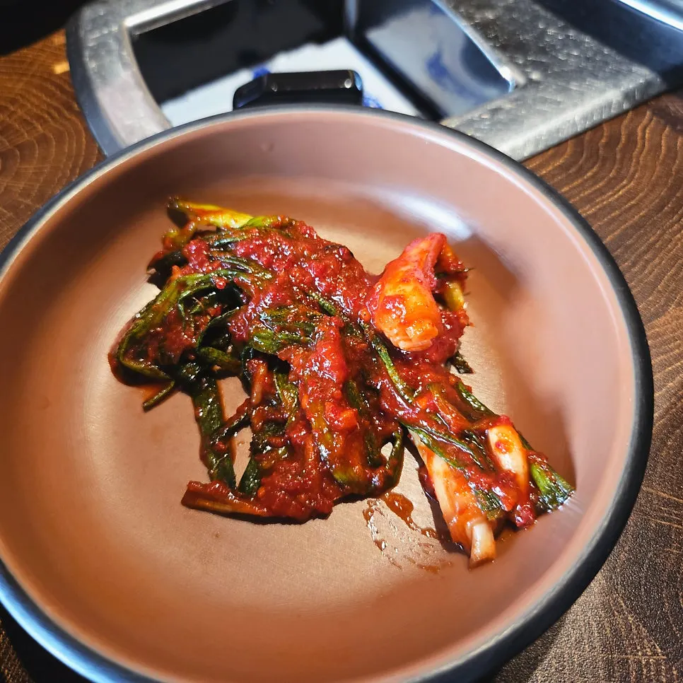 삼겹살과 곁들이는 기본 반찬 접시