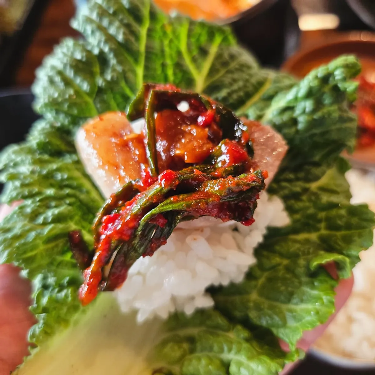 육쌈마을 논현역본점 삼겹살 쌈 한 입