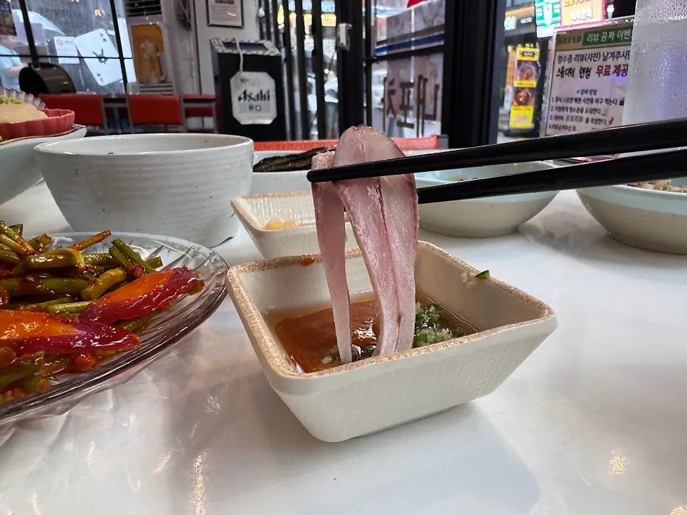 제철 전어회 세꼬시 접시