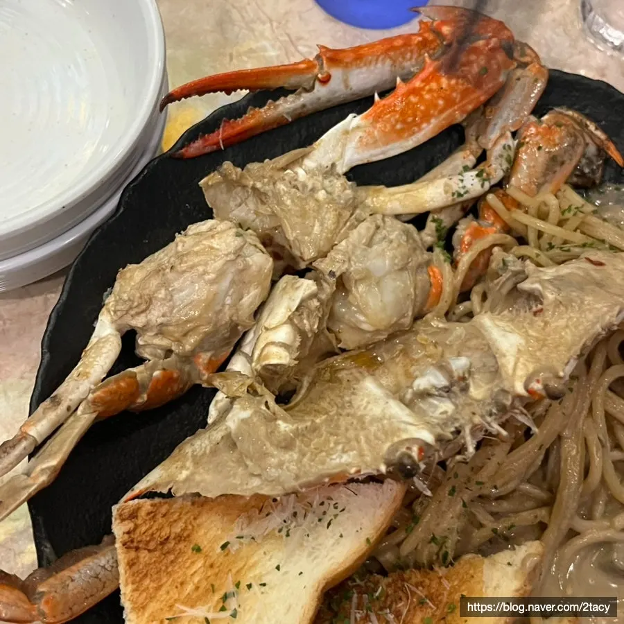 Crab tomalley pasta and toast
