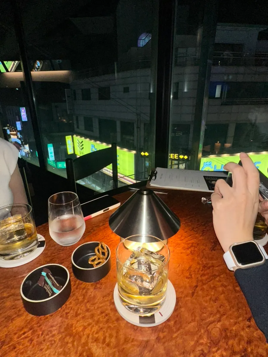 한 잔을 더 즐긴 금요일 밤 자리
