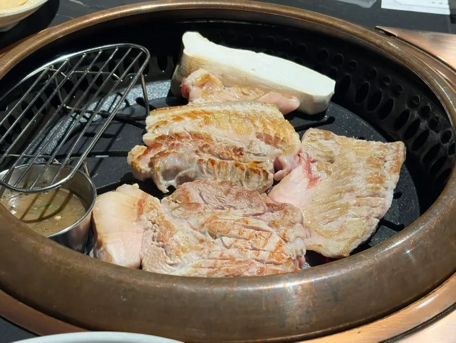 Mixed platter of pork belly, pork neck, and gabrisal