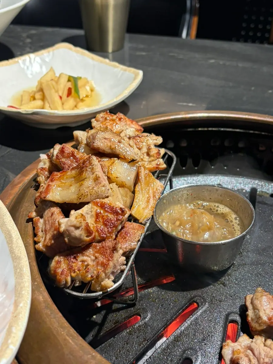 Black pork wrapped in myeongi-namul