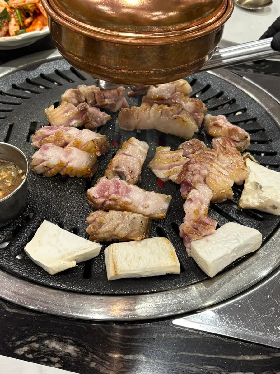 더바른정육식당 논현역점 룸 좌석 내부