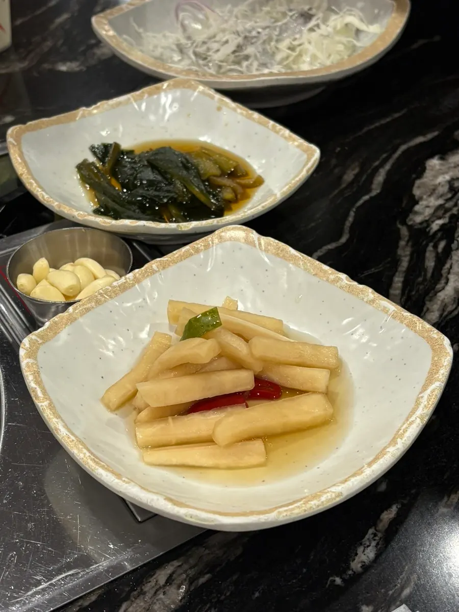 두툼하게 썰린 오겹살 2인분