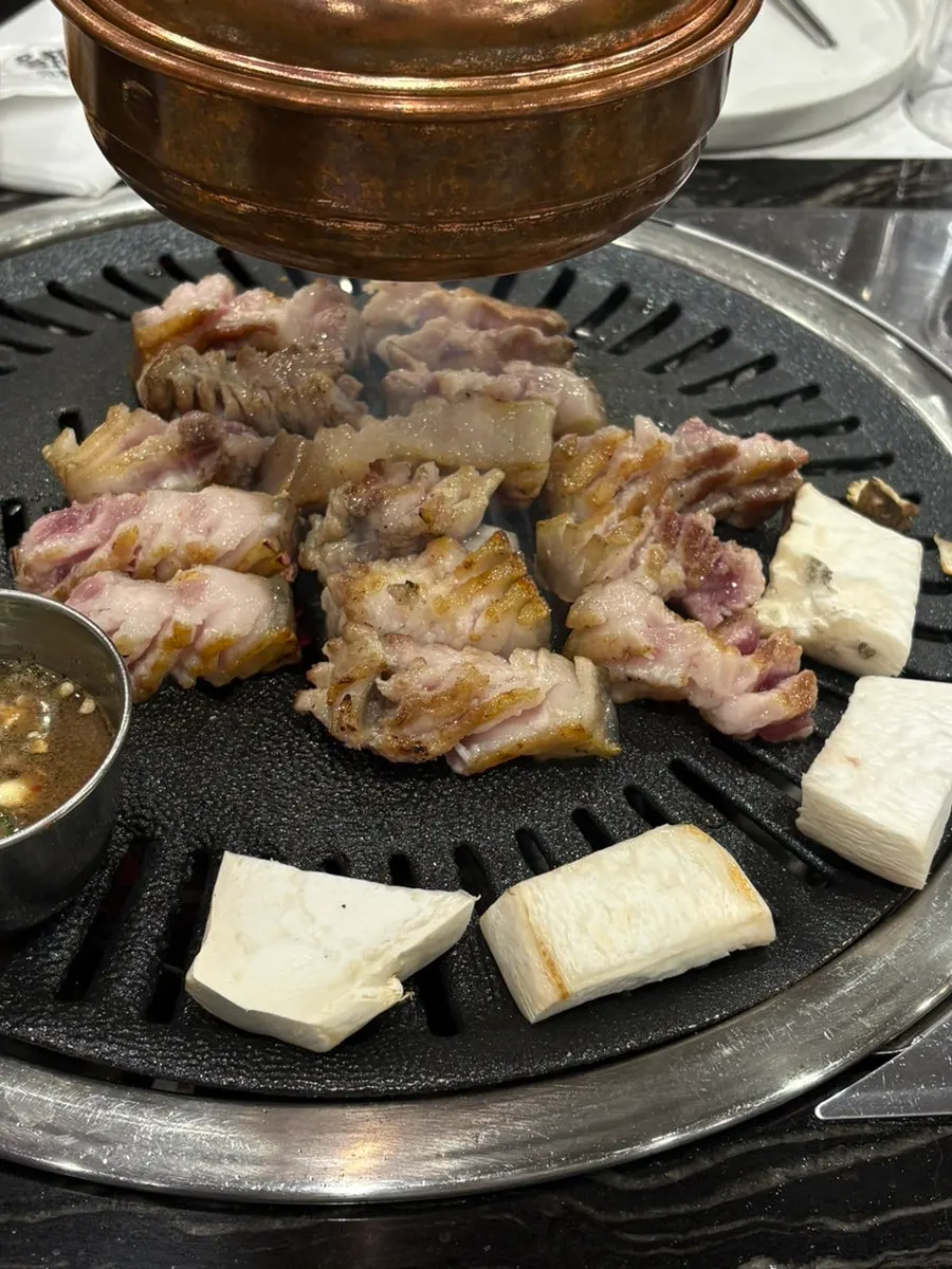 고기와 곁들이는 상추 겉절이