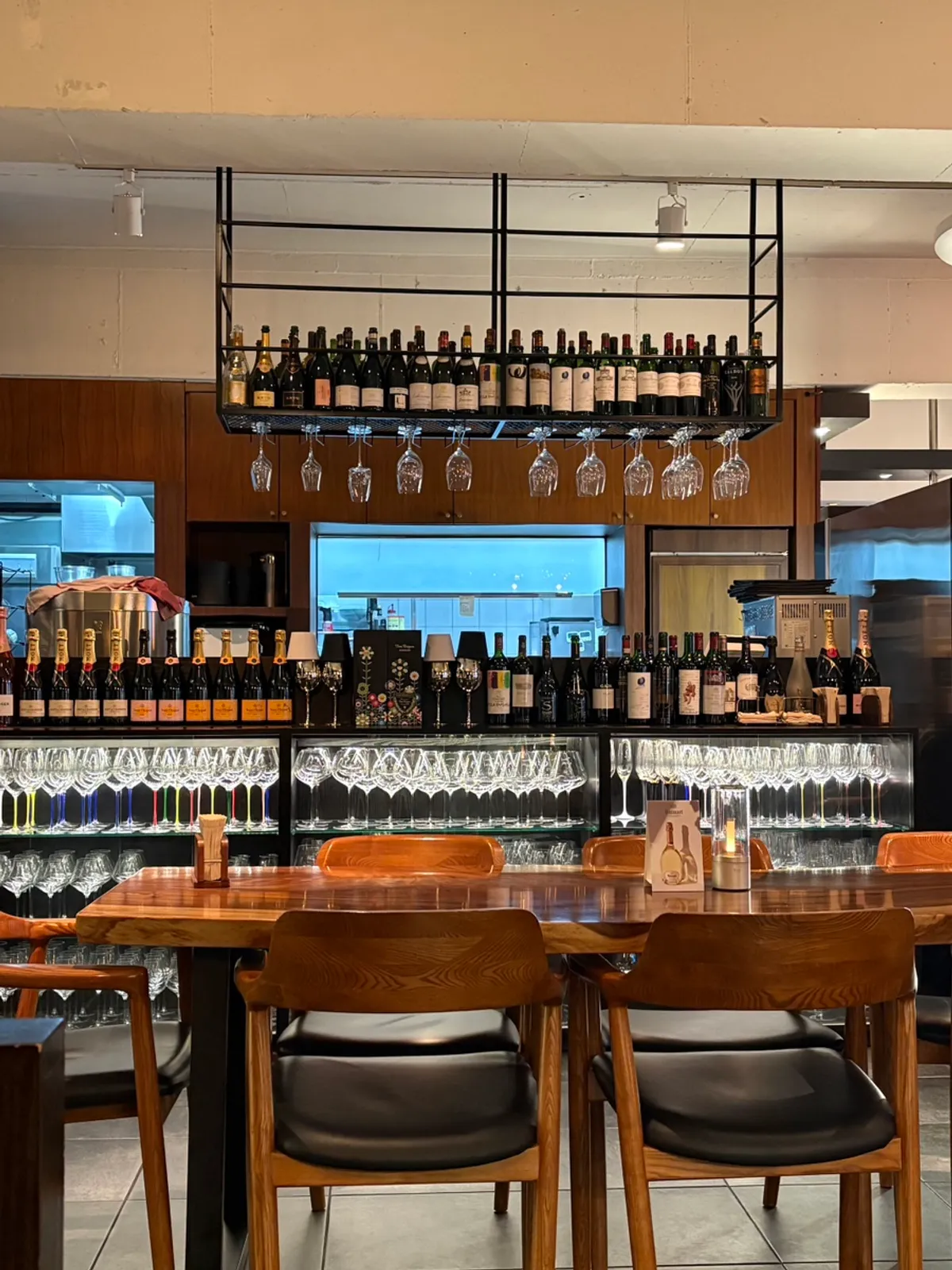 Main photo of Luna Vine, a Nonhyeon-dong wine bar