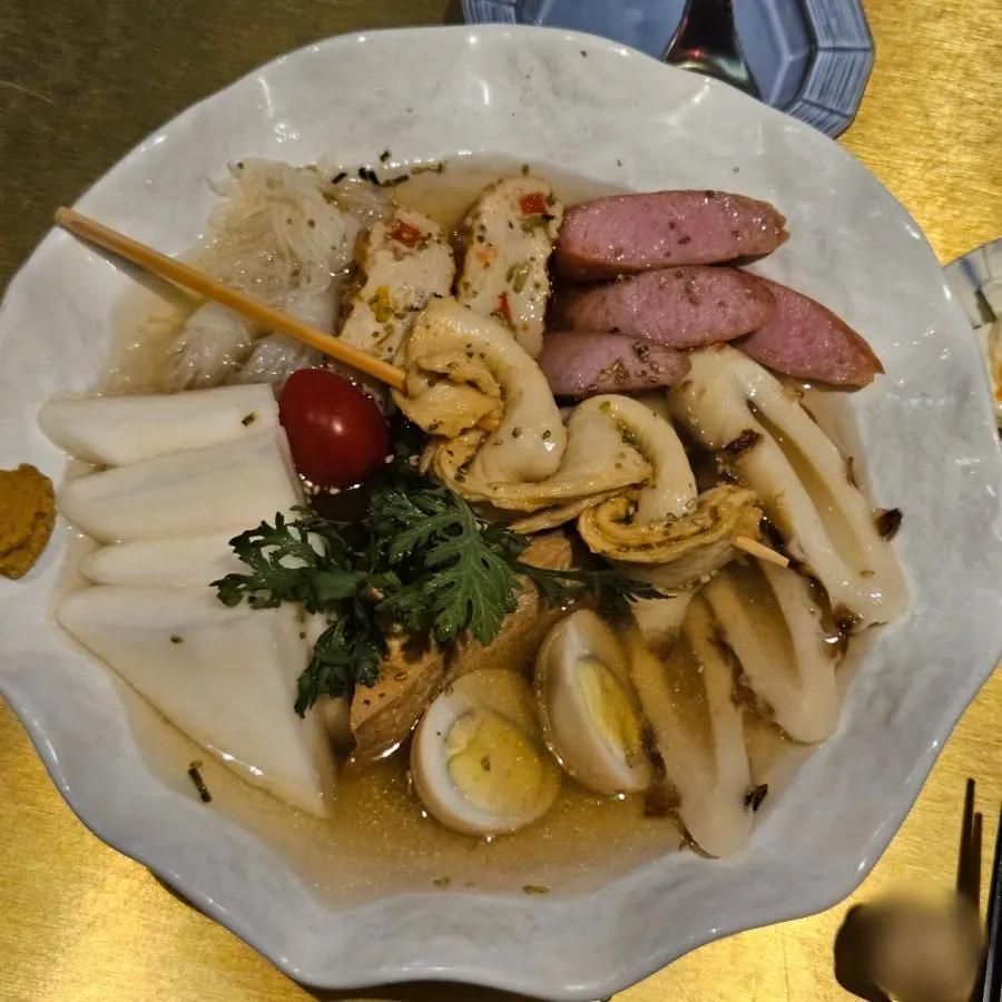 Large bowl of eight-item oden moriawase