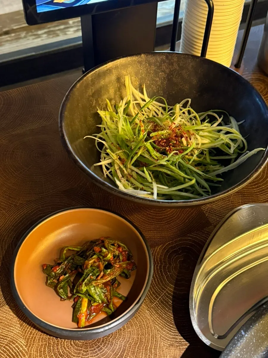 Side plate of shredded scallion, garlic, ssamjang and salt