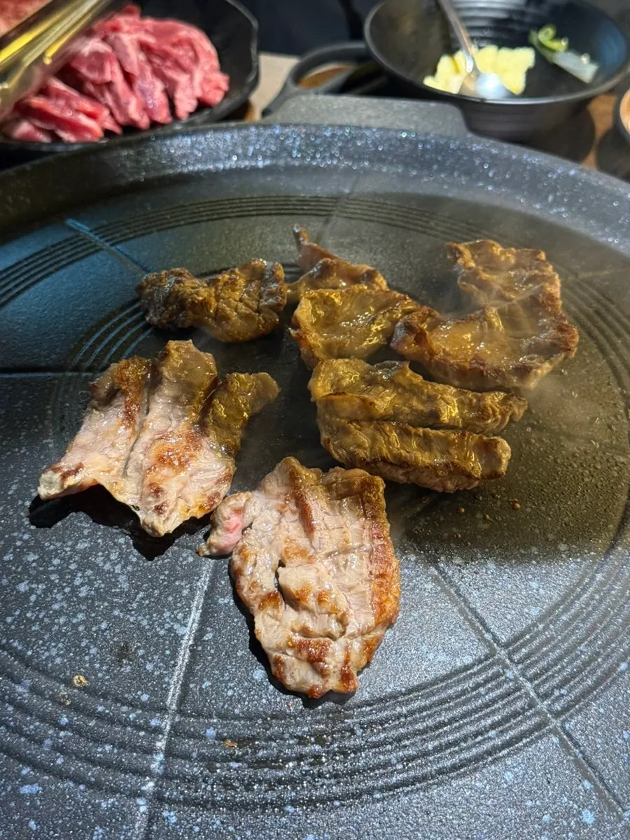 The flat, spread-out piece of ojaesaeng galbisal