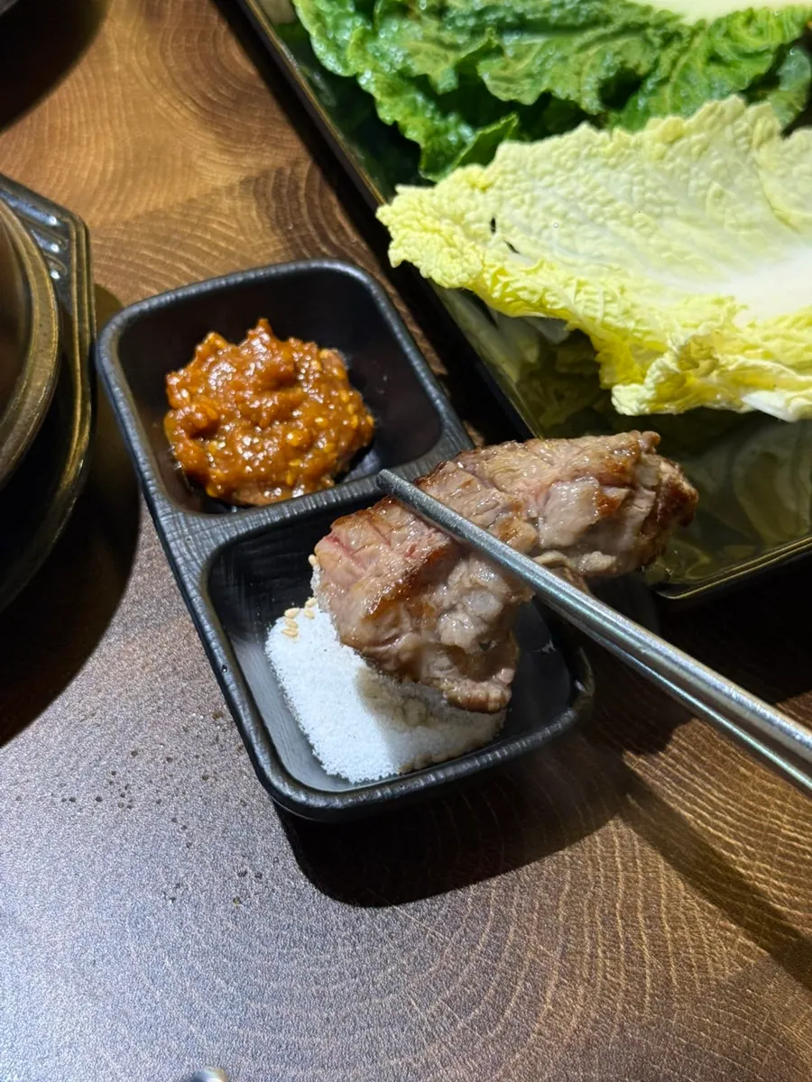A piece of grilled ojaesaeng galbisal