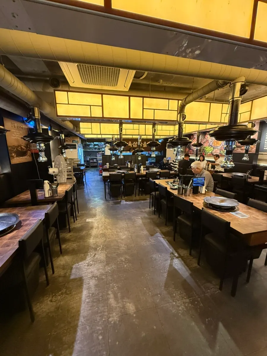The long dining hall at Yuksam Maeul Nonhyeon Station Main Branch