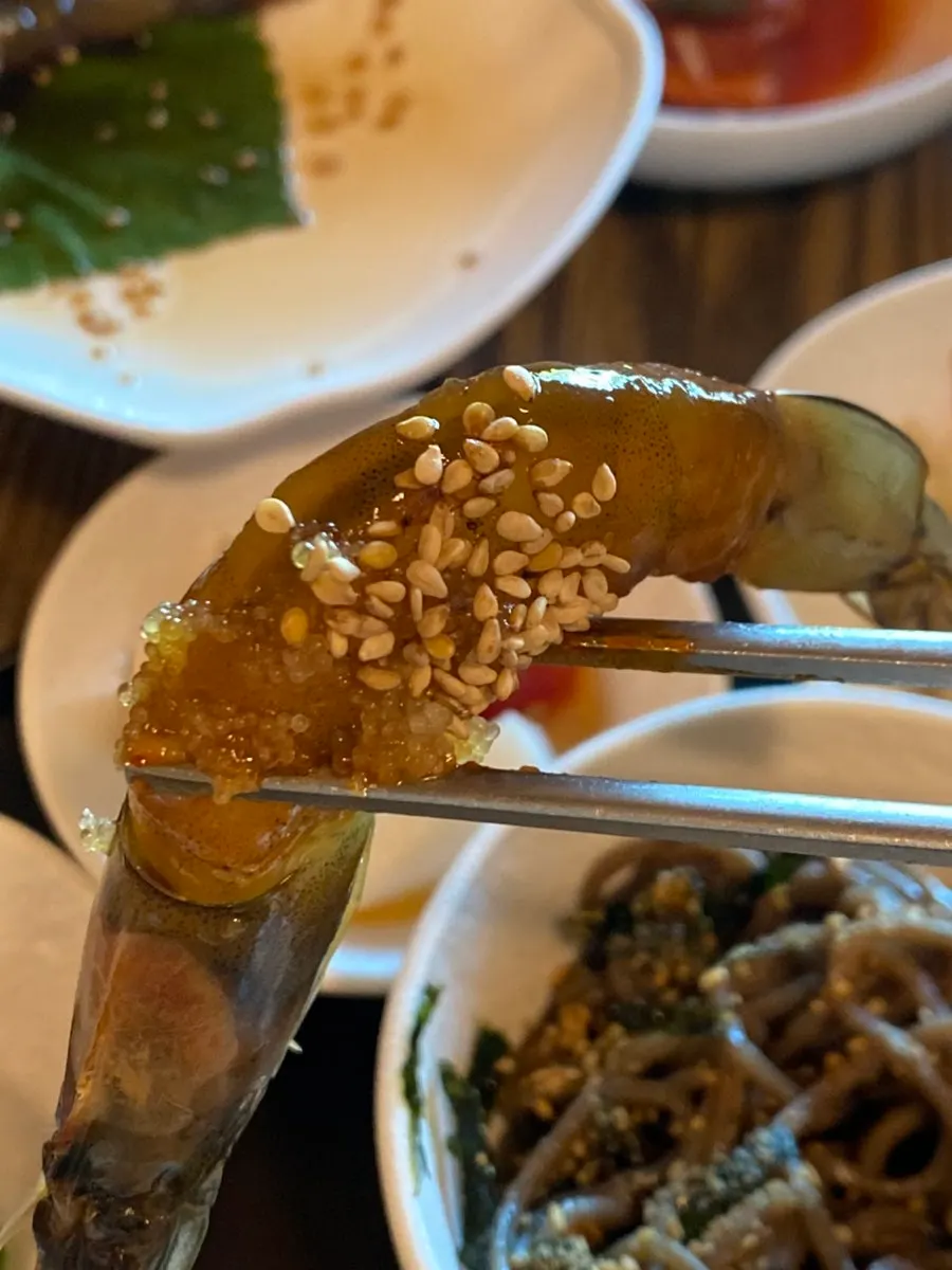 Perilla oil buckwheat noodles served with hot-pot rice
