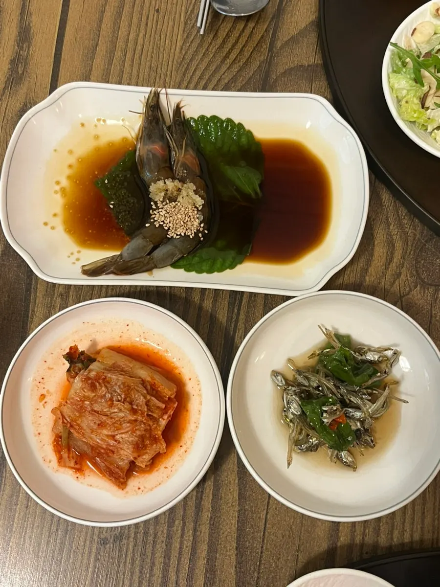 Korean set meal with pot-cooked rice