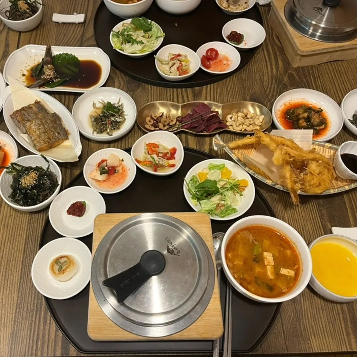 Varied side dishes and Korean set meal