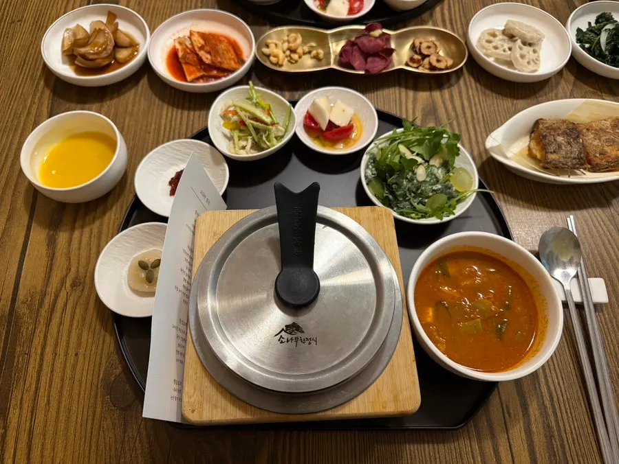 견과류와 고구마칩 주전부리