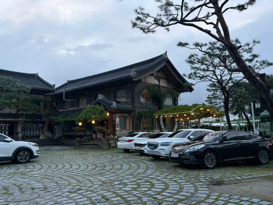 Dining area at Sonamu Hanjeongsik