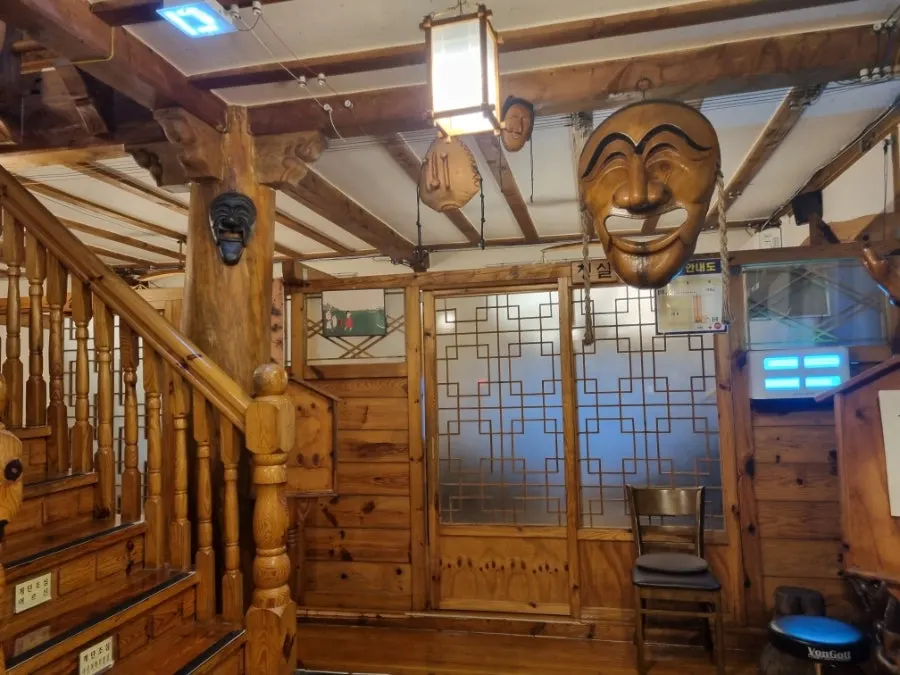Wide shot of the dining space at Sonamu Hanjeongsik