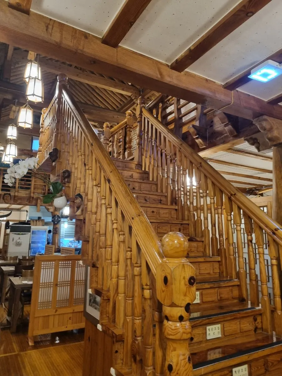 Upscale interior look of Sonamu Hanjeongsik