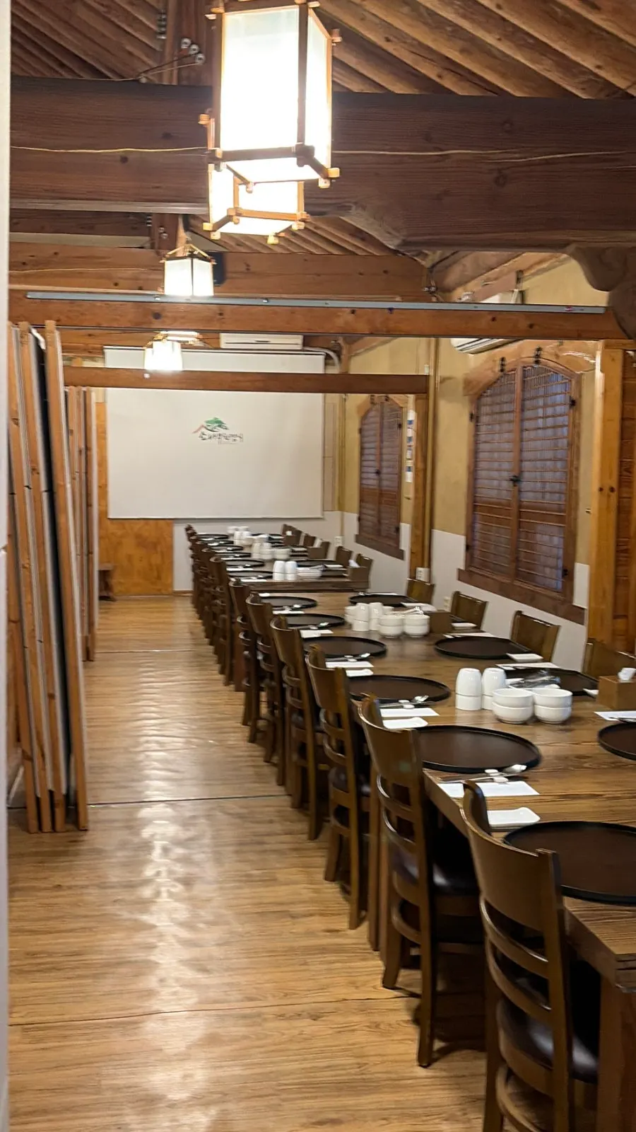 Vertical photo of the interior at Sonamu Hanjeongsik