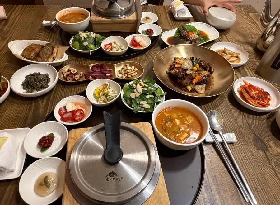 Starter dishes including Andong mountain yam and tomato pickle and cold chicken salad