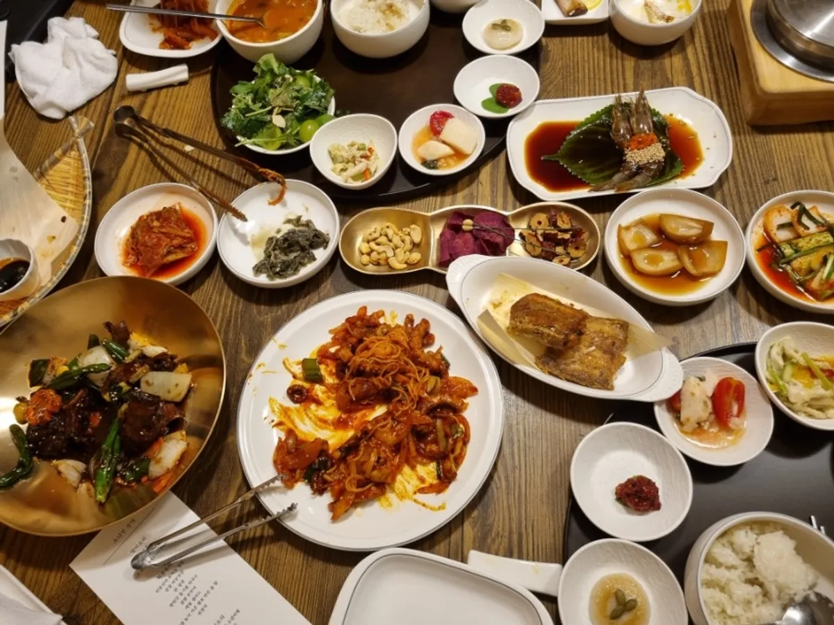 Full table spread of the Sonamu-jeongsik course