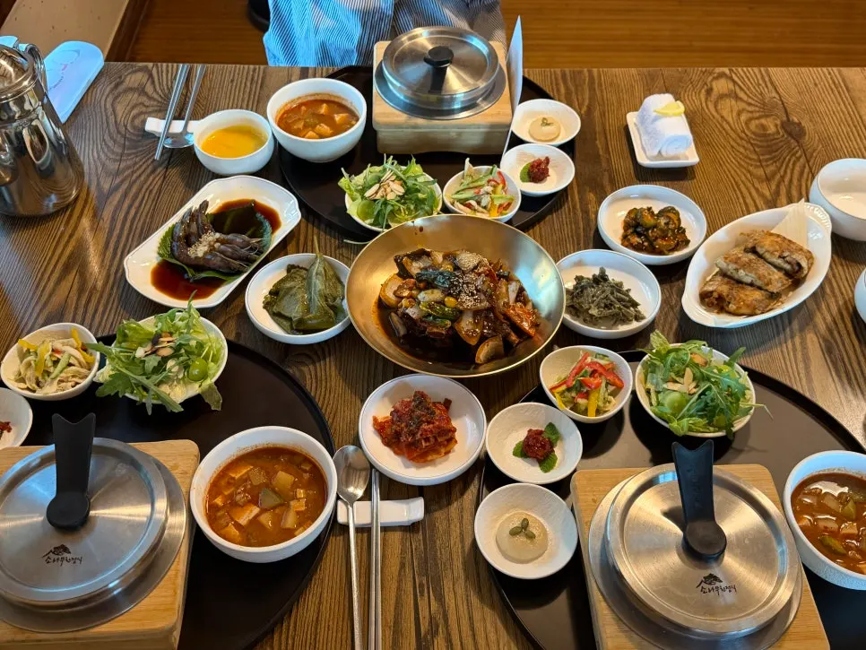 Gukhwa set meal with assorted side dishes