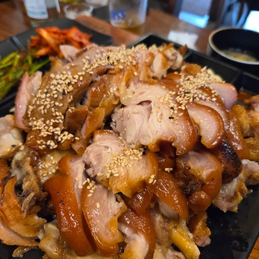 수북하게 담긴 족발 중짜 살코기