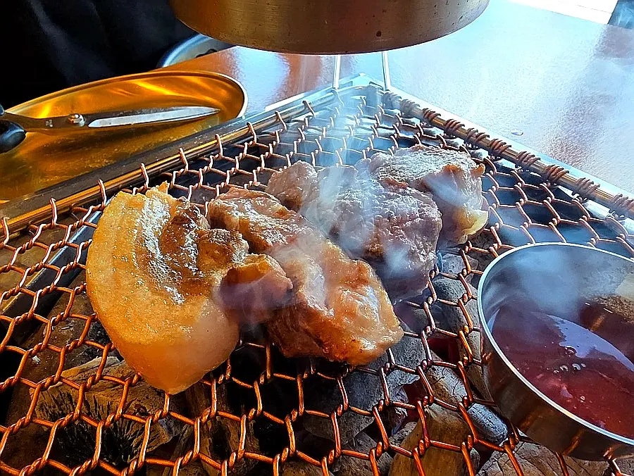厚度驚人的黑豬肉近肉切面