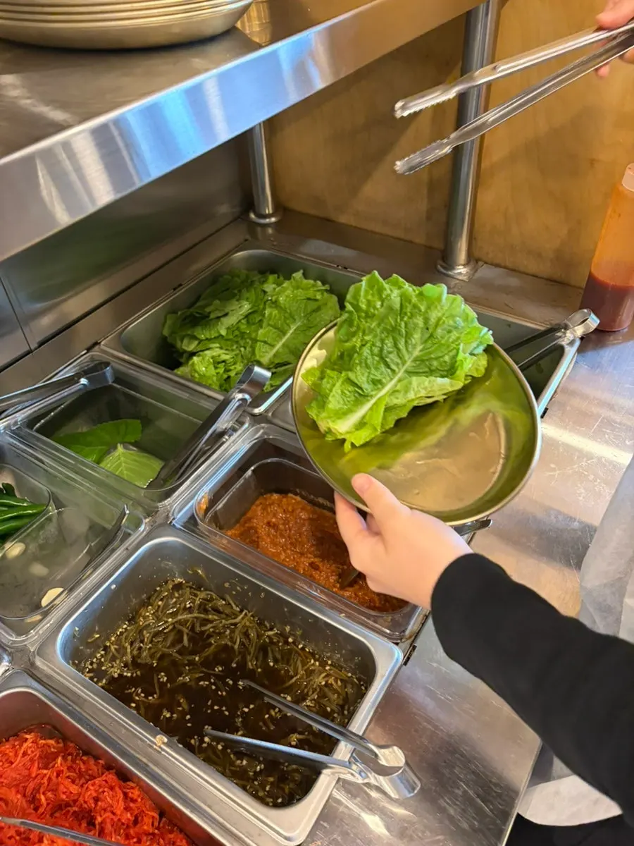 Fresh lettuce wraps available for refill
