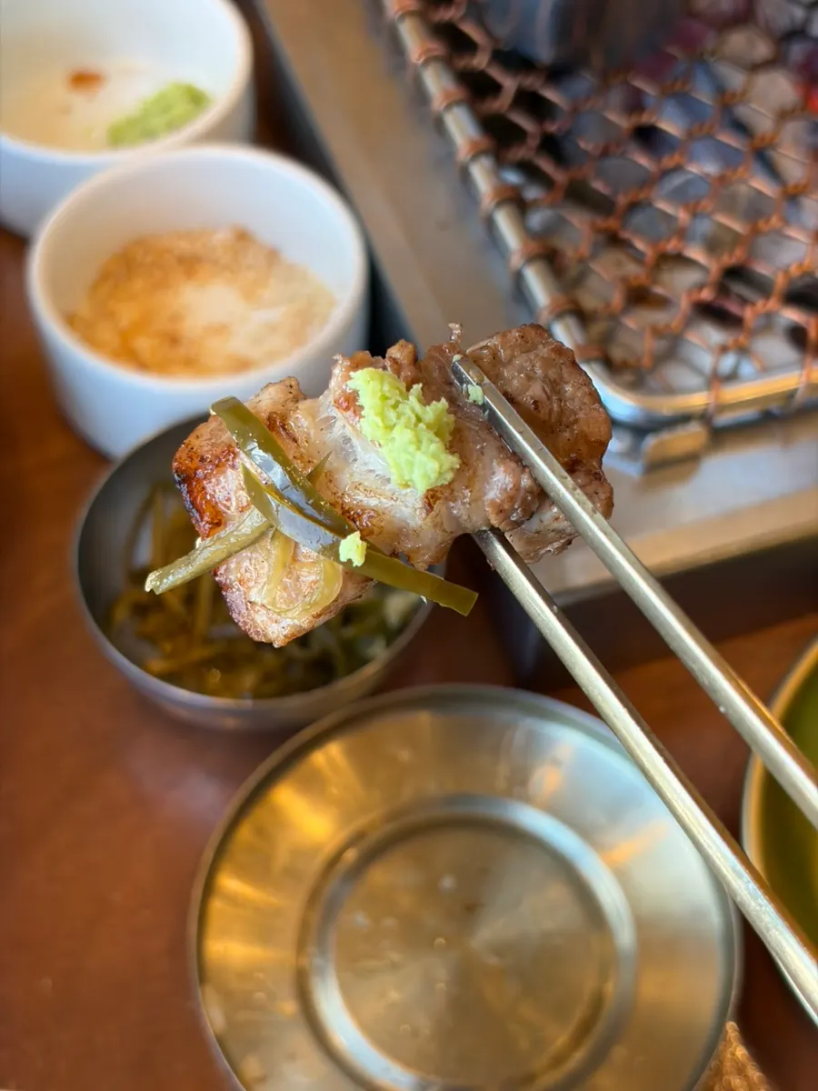 A plump yellow crab and the stew broth