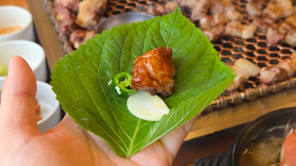 สามชั้นหมูดำย่างสุก