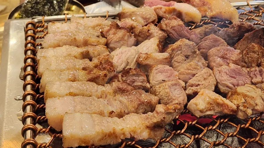 Table suited for a large group
