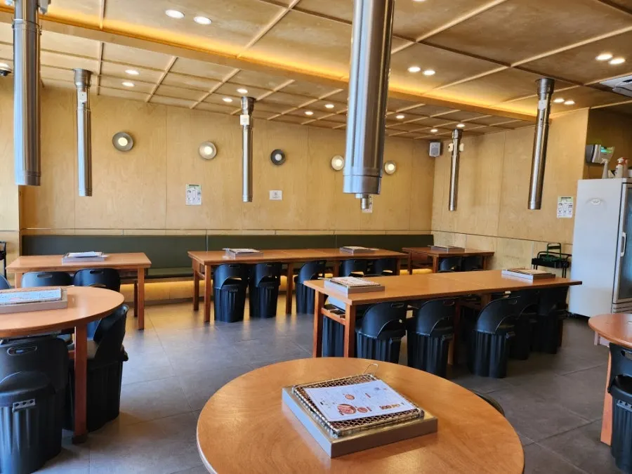 Clean, well-kept interior of Nopo Dwaeji Aewol